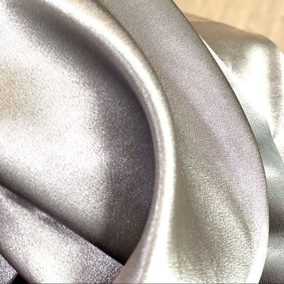 Silver Satin 77” Round Tablecloth 206 - Picture 3 of 7